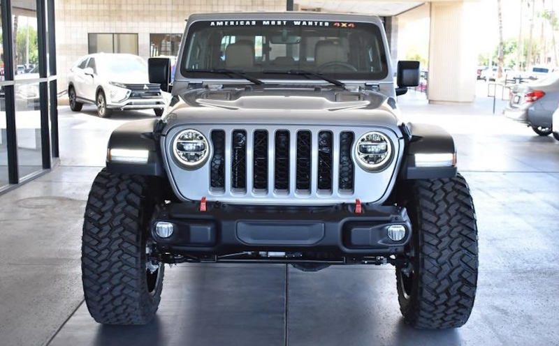 Illustration for article titled This Arizona Dealership Is Asking $148,000 For A Hellcat-Swapped Jeep Gladiator